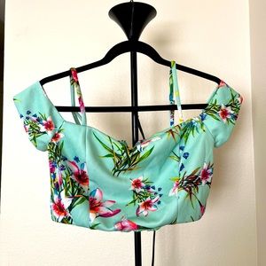 DO+BE Floral Crop Top